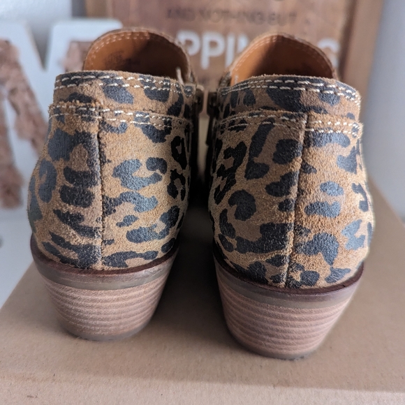 Boots - Picture 5 of 6